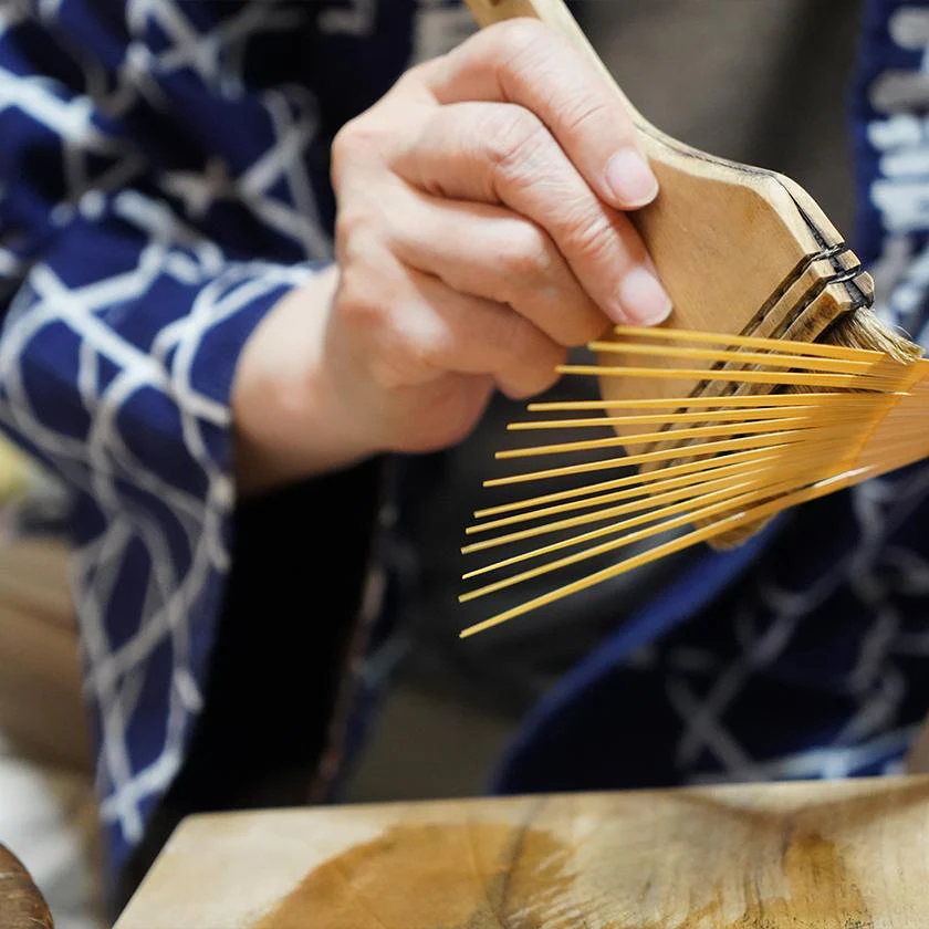 【扇子】女持 箔 桃緑 本煤竹 | 江戸扇子｜雲錦堂 深津扇子店 - Image 9