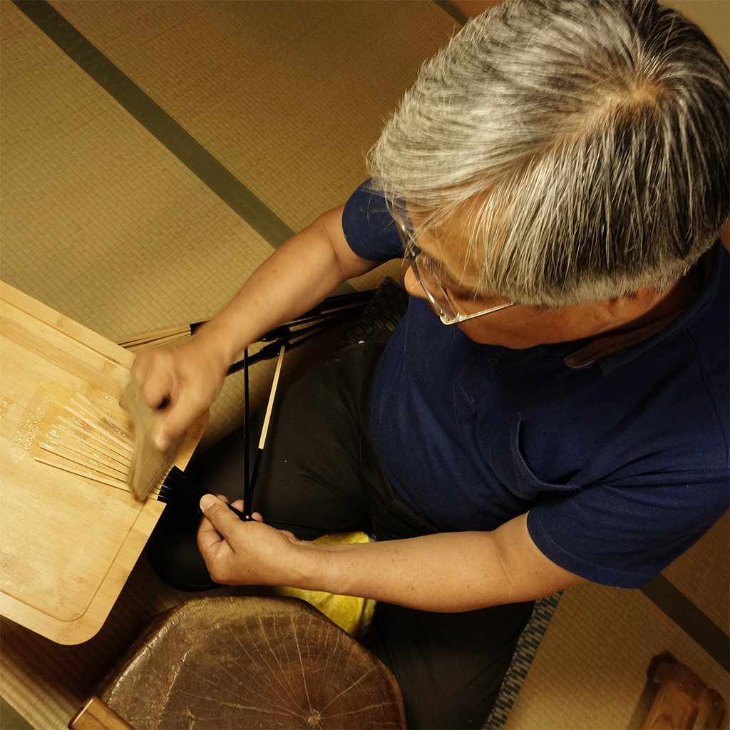【扇子】男物 紙扇 柿渋染 紺色 | 京扇子 | 大西常商店 - Image 11
